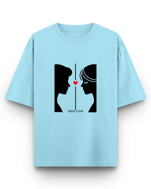 FIRST LOVE - Oversized T-Shirt