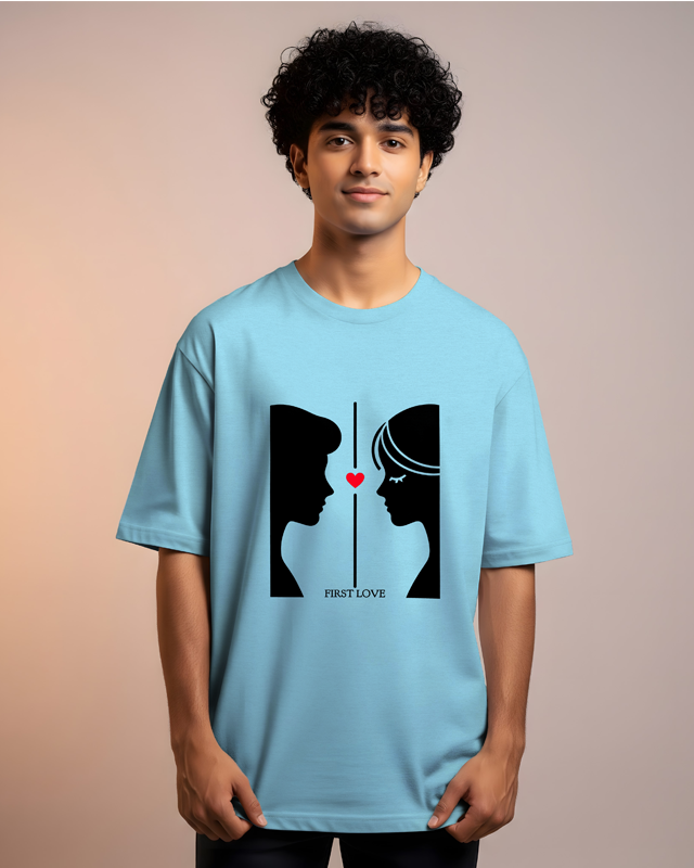FIRST LOVE - Oversized T-Shirt