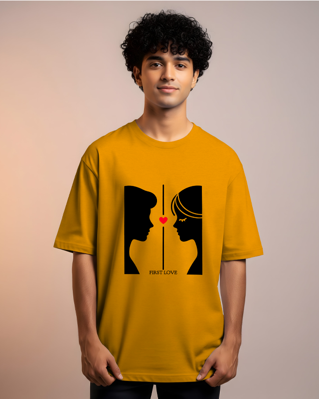 FIRST LOVE - Oversized T-Shirt