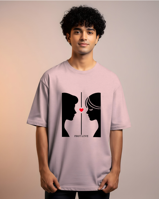 FIRST LOVE - Oversized T-Shirt