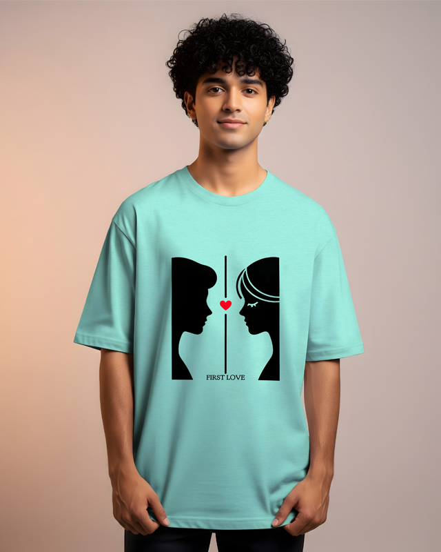 FIRST LOVE - Oversized T-Shirt