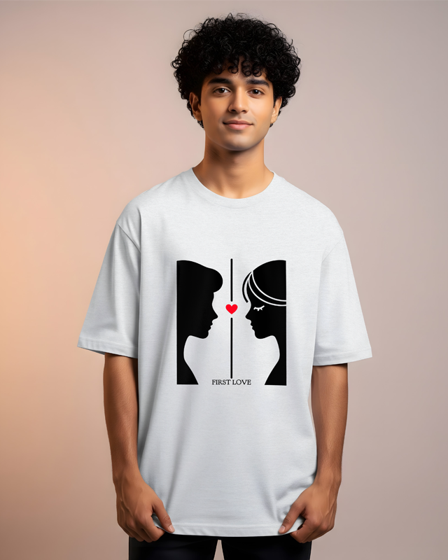 FIRST LOVE - Oversized T-Shirt