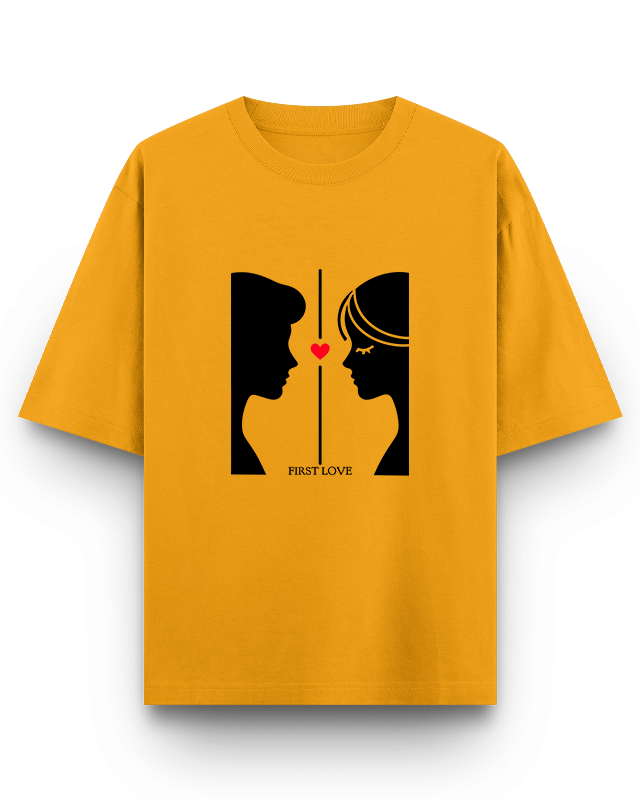 FIRST LOVE - Oversized T-Shirt