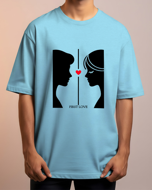 FIRST LOVE - Oversized T-Shirt