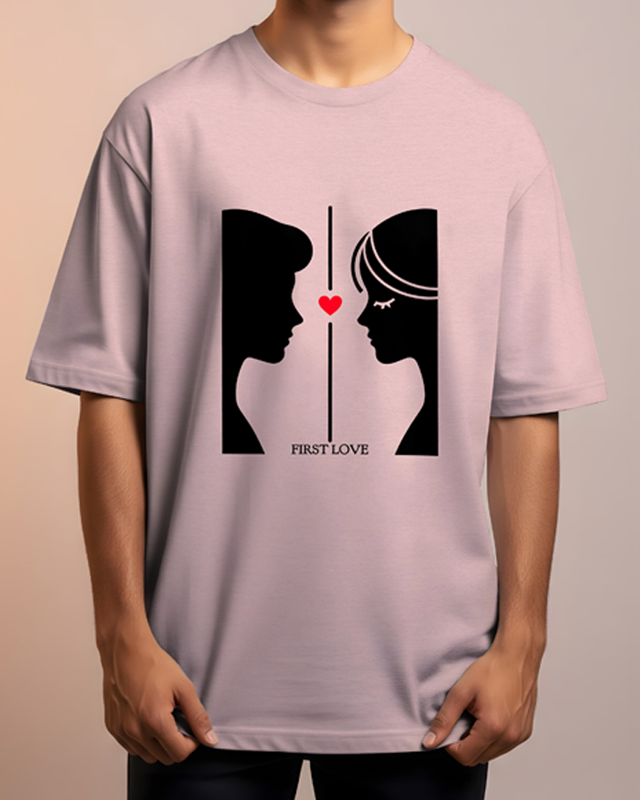 FIRST LOVE - Oversized T-Shirt