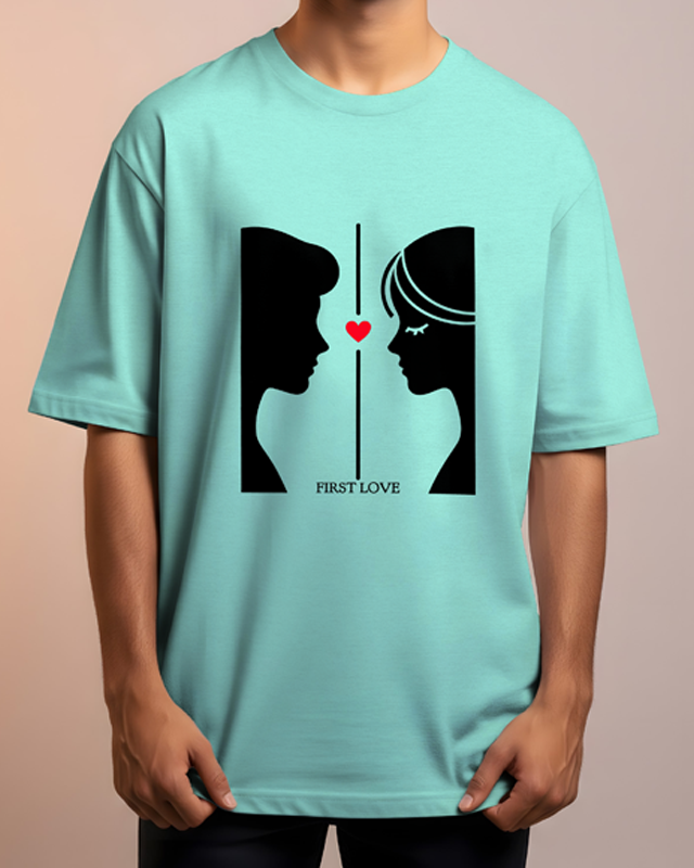 FIRST LOVE - Oversized T-Shirt