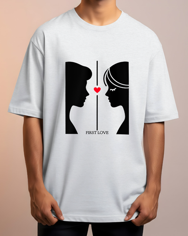 FIRST LOVE - Oversized T-Shirt