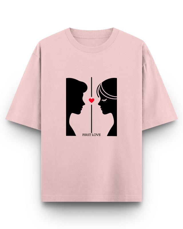 FIRST LOVE - Oversized T-Shirt