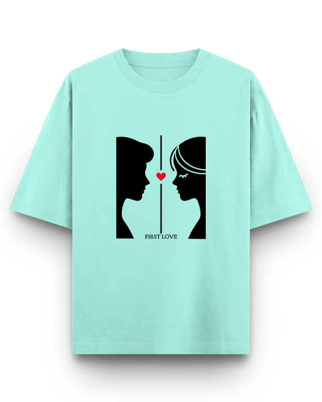 FIRST LOVE - Oversized T-Shirt