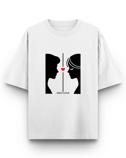 FIRST LOVE - Oversized T-Shirt
